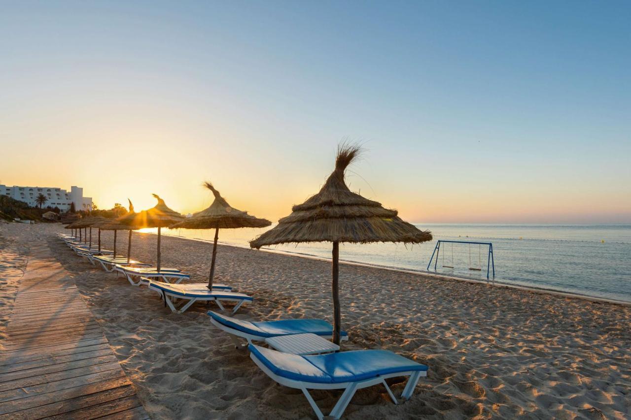 Radisson Blu Resort & Thalasso Hammamet Exteriér fotografie Sunset at the beach of Portals Nous