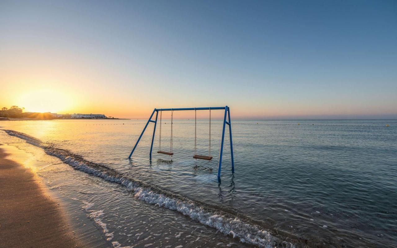Radisson Blu Resort & Thalasso Hammamet Exteriér fotografie Sunset at the beach