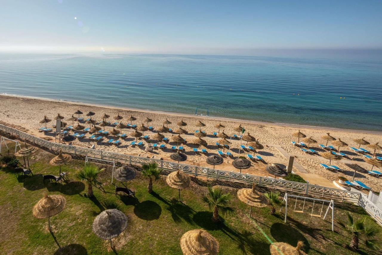 Radisson Blu Resort & Thalasso Hammamet Exteriér fotografie The beach of the resort