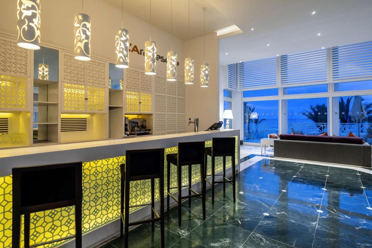 Radisson Blu Resort & Thalasso Hammamet Exteriér fotografie The bar at the 101 Sky Lounge