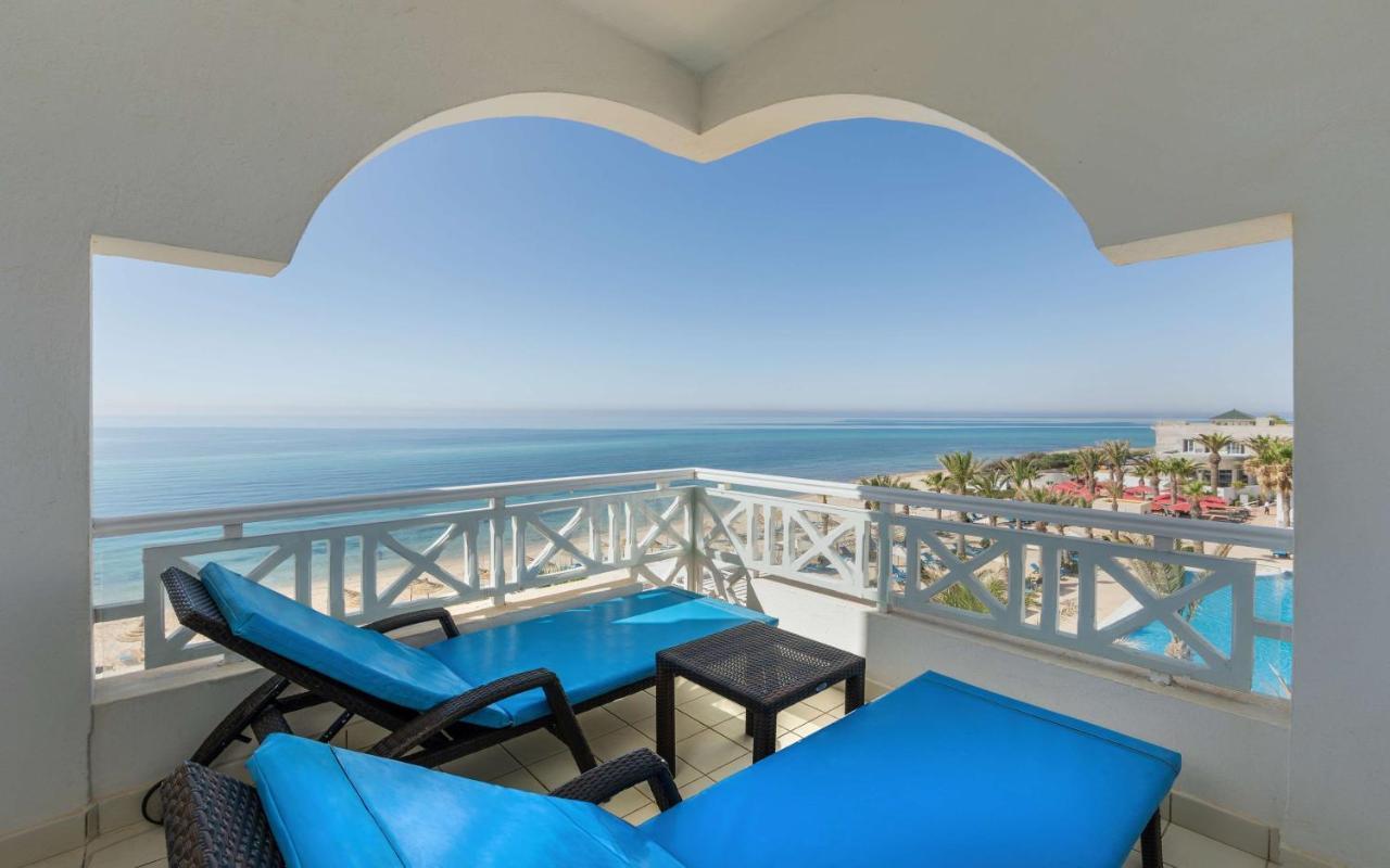 Radisson Blu Resort & Thalasso Hammamet Exteriér fotografie Balcony of a suite at the Hilton Sharm El Sheikh Resort