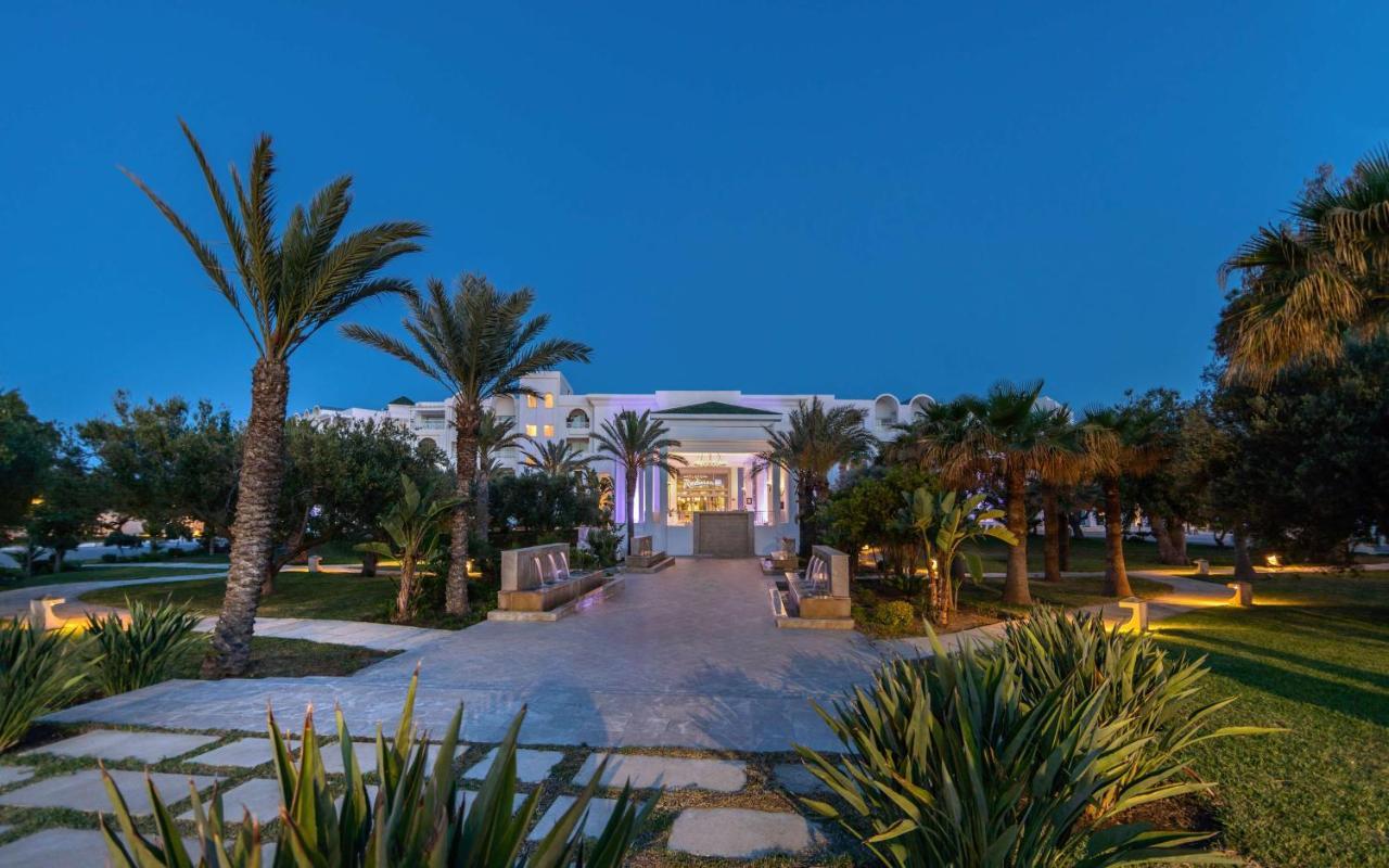 Radisson Blu Resort & Thalasso Hammamet Exteriér fotografie The hotel at night