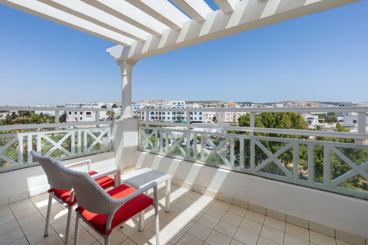 Radisson Blu Resort & Thalasso Hammamet Exteriér fotografie A balcony