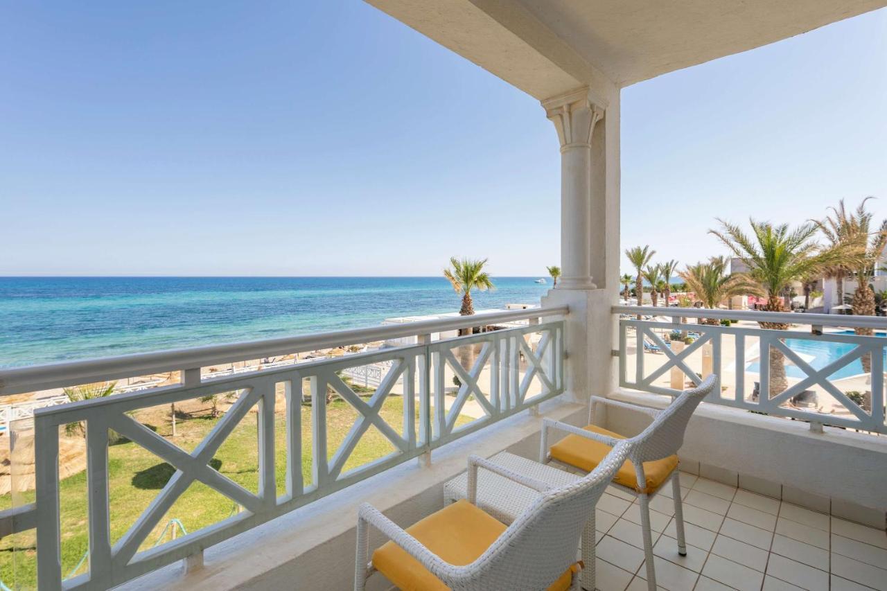 Radisson Blu Resort & Thalasso Hammamet Exteriér fotografie Balcony of a hotel room