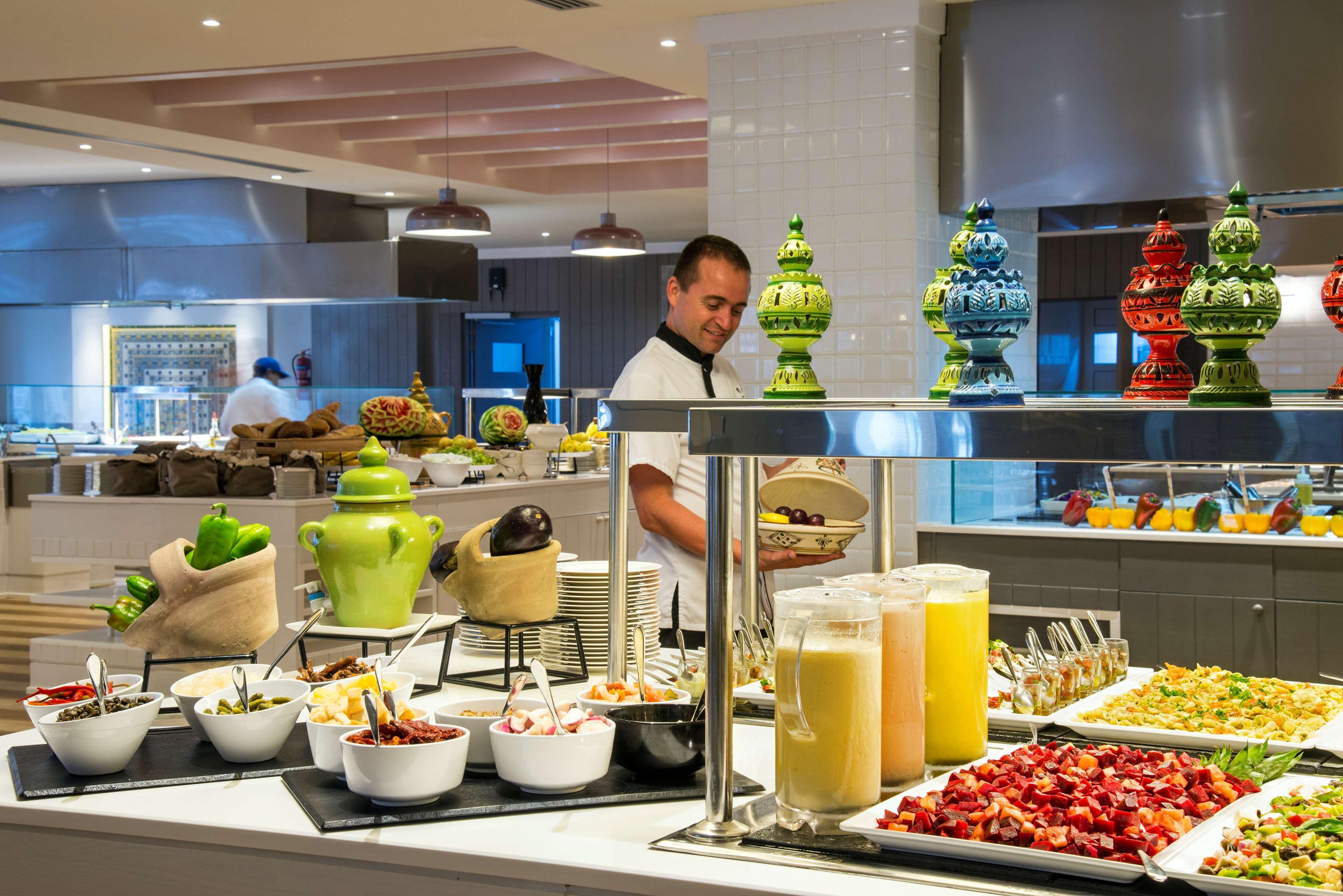 Radisson Blu Resort & Thalasso Hammamet Exteriér fotografie A buffet at a hotel