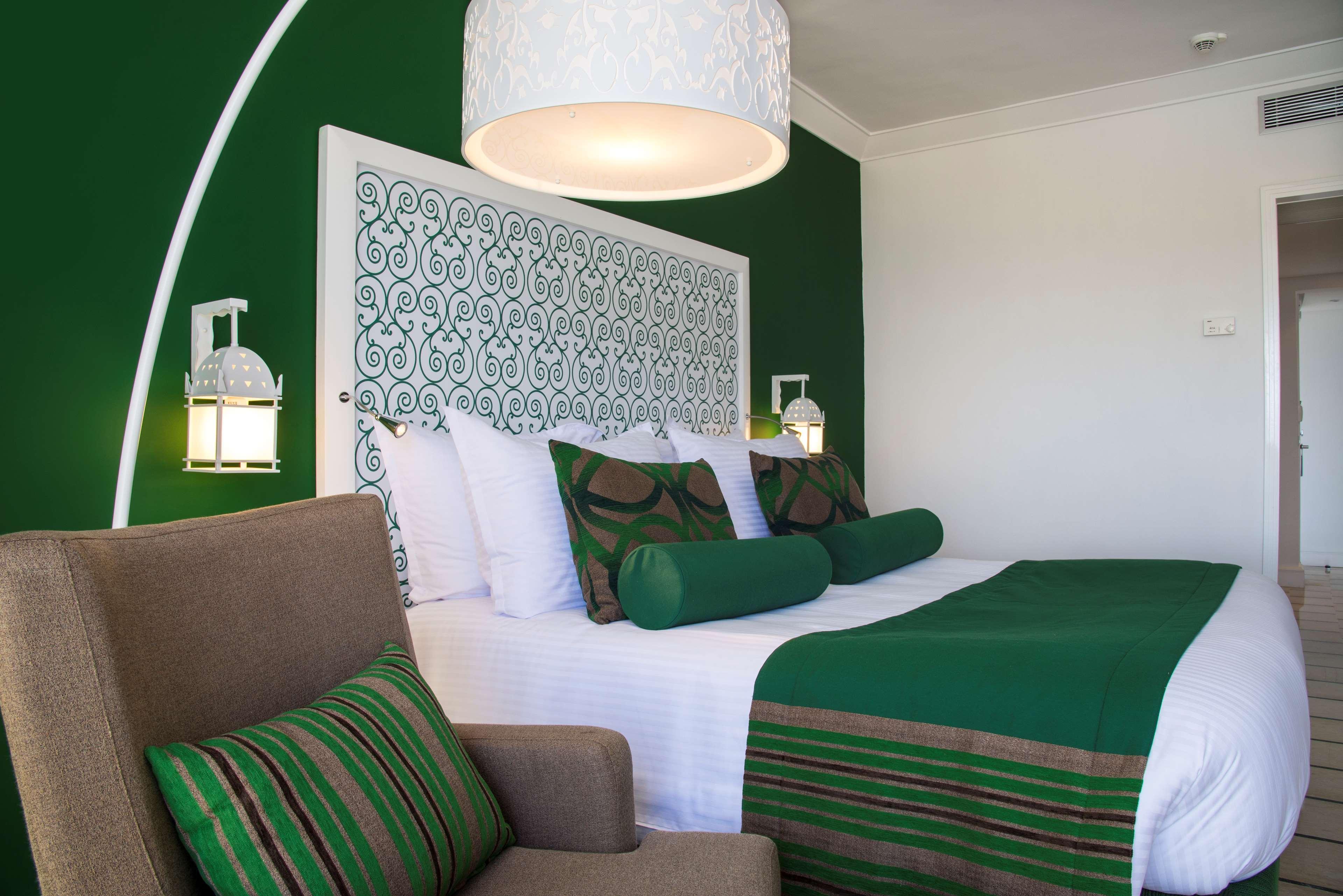 Radisson Blu Resort & Thalasso Hammamet Exteriér fotografie A bedroom at the hotel