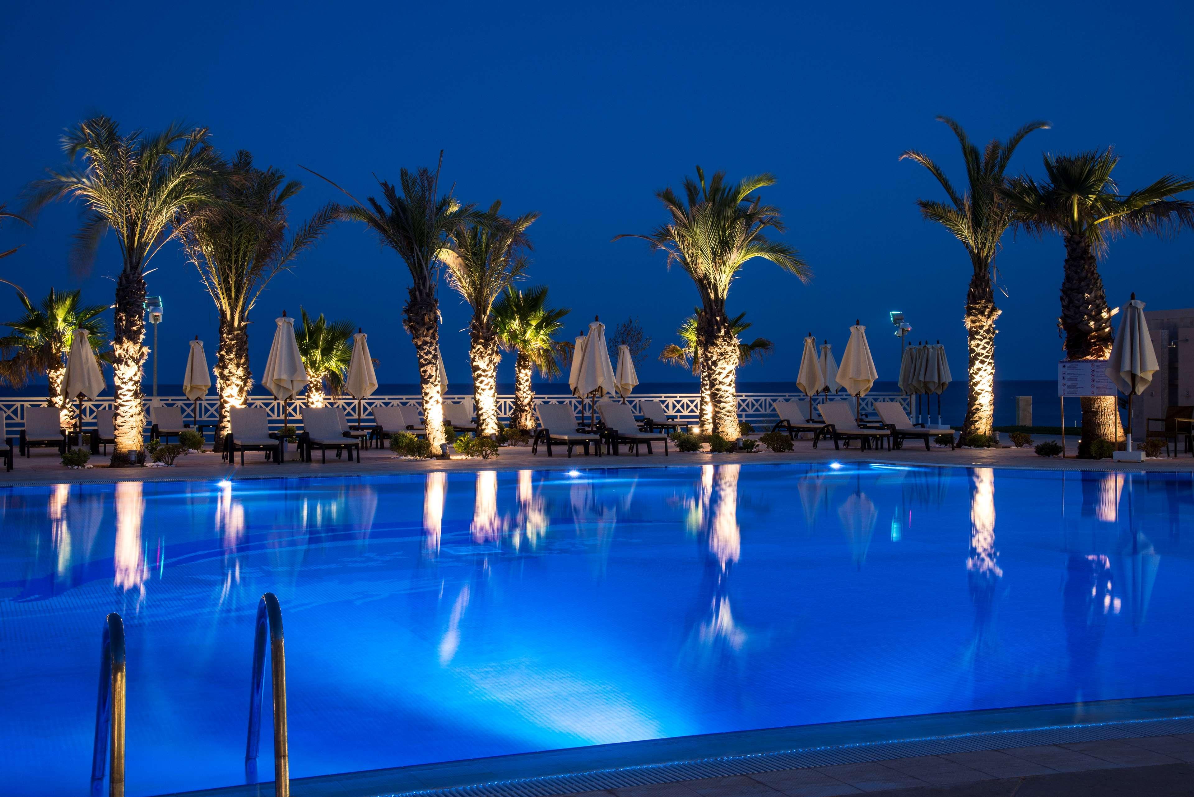 Radisson Blu Resort & Thalasso Hammamet Exteriér fotografie The pool at the hotel